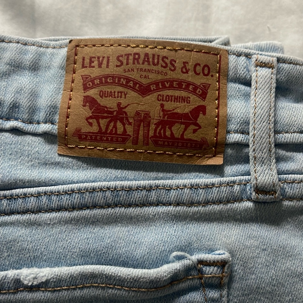 Light wash Levi jeans worn once